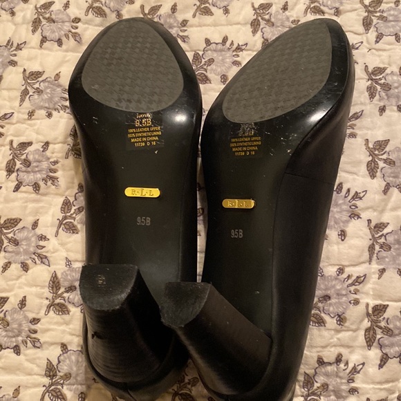 LAUREN RALPH LAUREN Black Leather heels with GOLD LOGO “RLL” Very well kept 9.5 - Picture 8 of 11